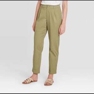 Womens' high-rise cropped pants